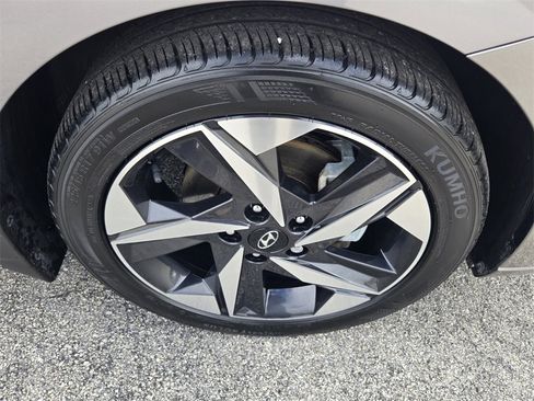 Certified 2023 Hyundai Elantra SEL w/ Convenience Package image 17