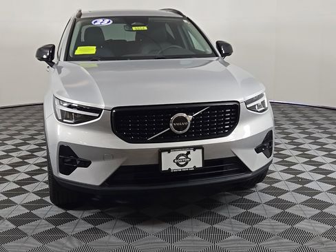 Used 2023 Volvo XC40 B5 Plus w/ Protection Package Premier image 3