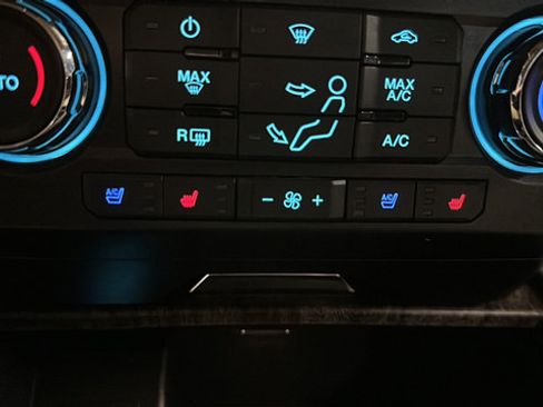 Used 2019 Ford F250 Lariat w/ Lariat Ultimate Package AWD/4WD image 29