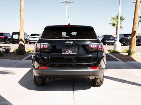 Used 2023 Jeep Compass Sport image 7