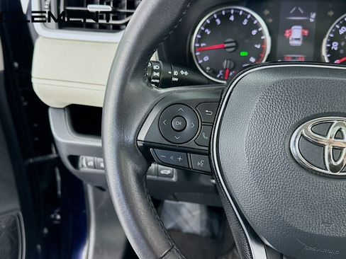 Used 2020 Toyota RAV4 XLE Premium image 15