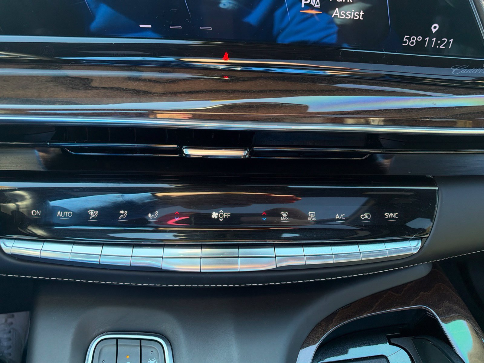 Used 2022 Cadillac Escalade ESV Sport Platinum w/ Heavy-Duty Trailer Package AWD/4WD image 15