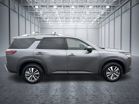 Used 2024 Nissan Pathfinder SL AWD/4WD image 6