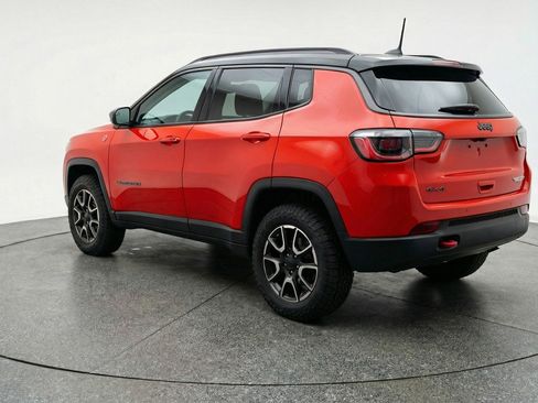 Used 2025 Jeep Compass Trailhawk image 6