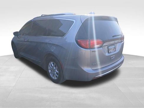 Used 2020 Chrysler Pacifica Touring-L image 32