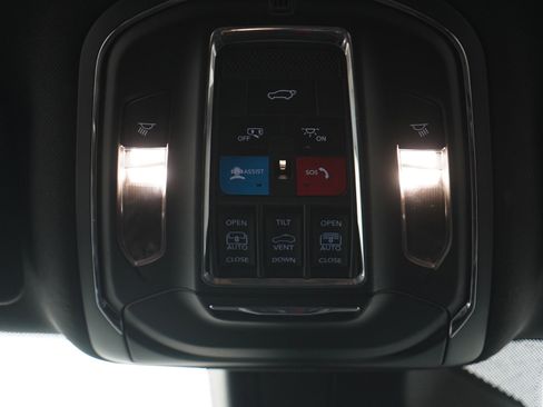 Used 2024 Jeep Grand Cherokee Limited AWD/4WD image 18