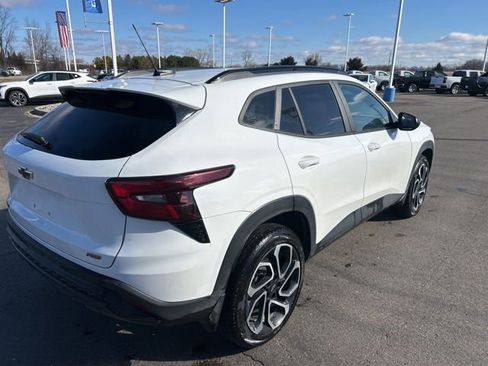 Used 2025 Chevrolet Trax RS w/ Driver Confidence Package image 5