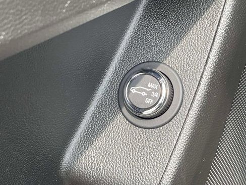 Used 2023 Chevrolet Traverse LT FWD image 22