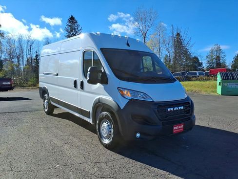 Used 2025 RAM ProMaster 2500 w/ Convenience Group image 8