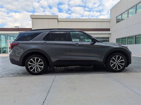 Used 2022 Ford Explorer ST-Line w/ Class IV Trailer Tow Package image 3