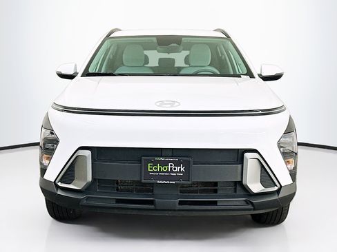 Used 2025 Hyundai Kona SEL image 2