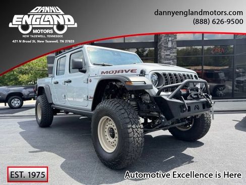 Used 2024 Jeep Gladiator Mojave w/ Technology Group AWD/4WD image 1