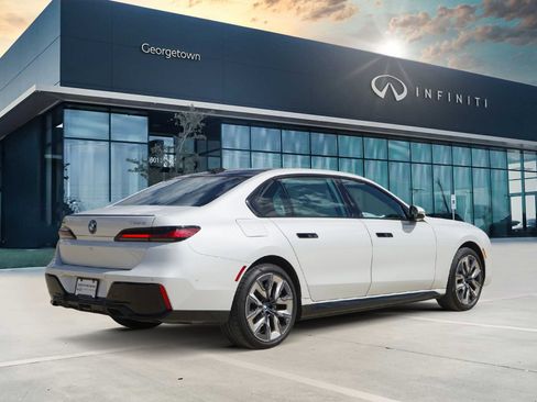 Used 2024 BMW 750e xDrive w/ Executive Package image 5