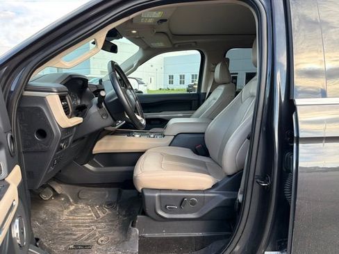 Used 2022 Ford Expedition Max Limited AWD/4WD image 10