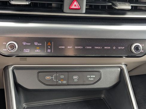 Certified 2025 Kia Carnival LX FWD image 21