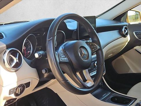 Used 2018 Mercedes-Benz GLA 250 image 10