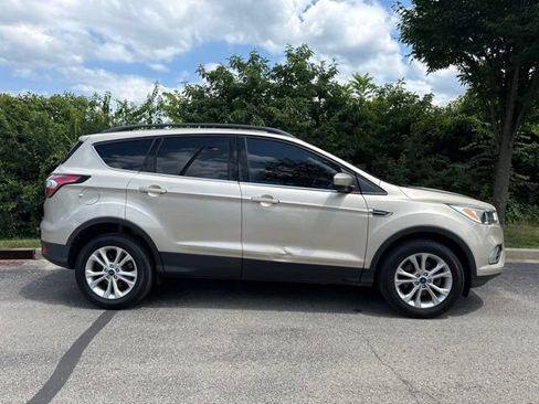 Used 2018 Ford Escape SE FWD image 8