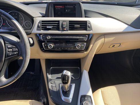 Used 2018 BMW 320i xDrive Sedan image 12