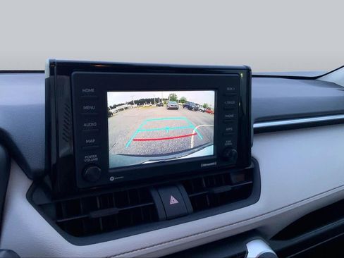 Used 2020 Toyota RAV4 XLE w/ Convenience Package FWD image 28