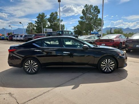 Used 2024 Nissan Altima 2.5 SV FWD image 4