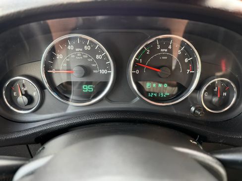 Used 2017 Jeep Wrangler Sport AWD/4WD image 9