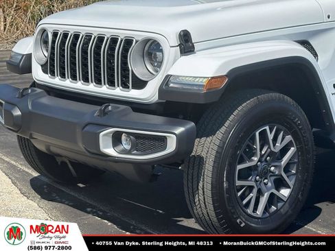 Used 2026 Jeep Wrangler Unlimited Sahara AWD/4WD image 8