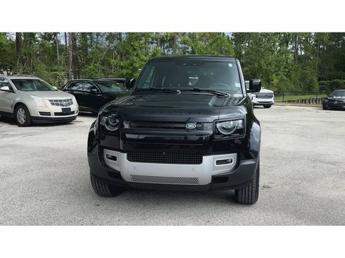 Used 2025 Land Rover Defender 110 S AWD/4WD image 3