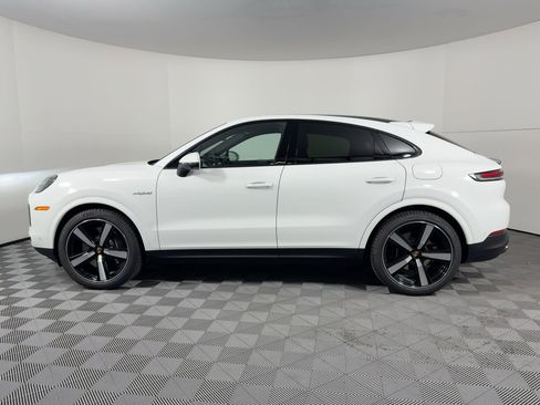 Used 2026 Porsche Cayenne E-Hybrid image 2