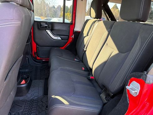 Used 2015 Jeep Wrangler Unlimited Sahara w/ Connectivity Group image 20