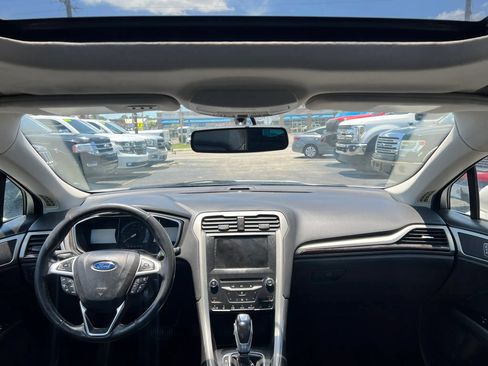 Used 2014 Ford Fusion SE w/ Equipment Group 202A FWD image 12