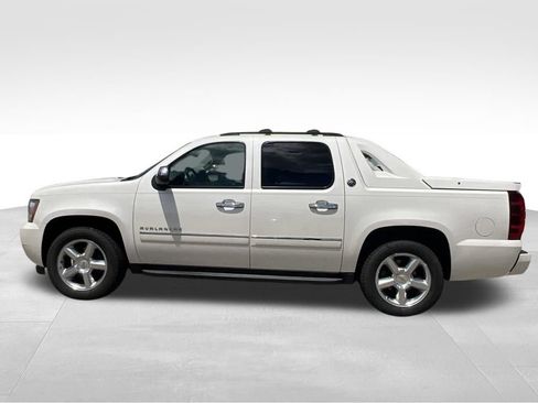 Used 2013 Chevrolet Avalanche LTZ AWD/4WD image 10
