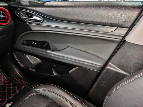 Used 2019 Alfa Romeo Stelvio AWD image 39