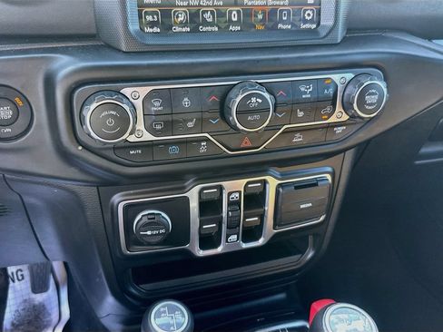 Used 2022 Jeep Wrangler Unlimited Sahara w/ Cold Weather Group AWD/4WD image 17