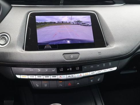 Used 2020 Cadillac XT4 Premium Luxury FWD image 32