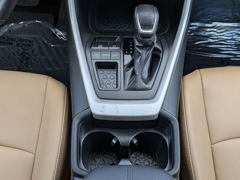 Used 2021 Toyota RAV4 XLE Premium image 20