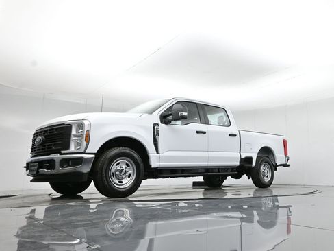 New 2026 Ford F250 XL w/ XL Chrome Package image 28