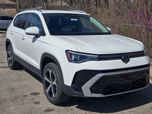 New 2026 Volkswagen Taos SEL AWD/4WD image 7