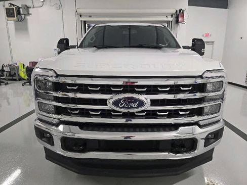 Used 2024 Ford F250 Lariat w/ FX4 Off-Road Package AWD/4WD image 4