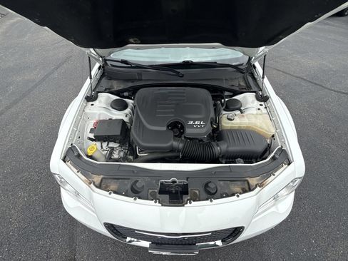 Used 2018 Chrysler 300 Touring AWD/4WD image 24