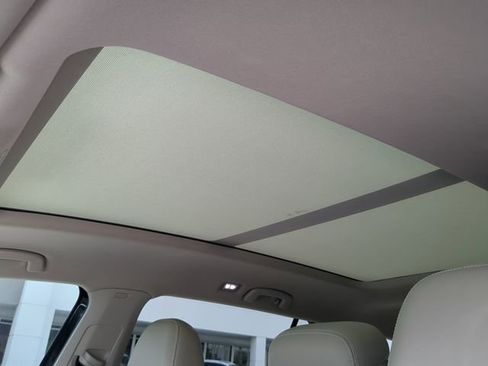 Certified 2024 Volkswagen Atlas SE image 23