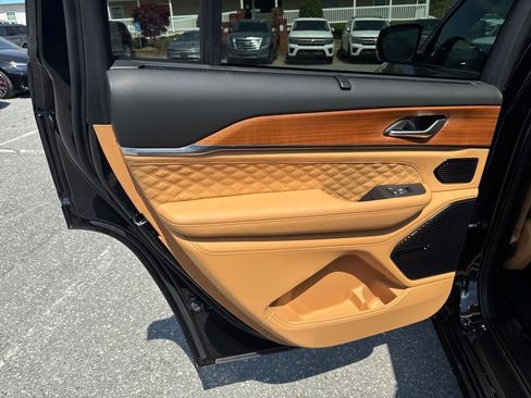 Used 2025 Jeep Grand Cherokee L Summit image 32