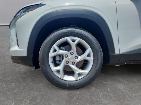 New 2026 Chevrolet Trax LS w/ LS Convenience Package FWD image 9