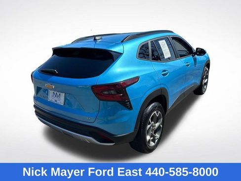 Used 2025 Chevrolet Trax LT FWD image 8