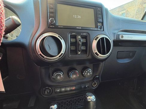 Used 2016 Jeep Wrangler Unlimited Sahara w/ Connectivity Group image 18