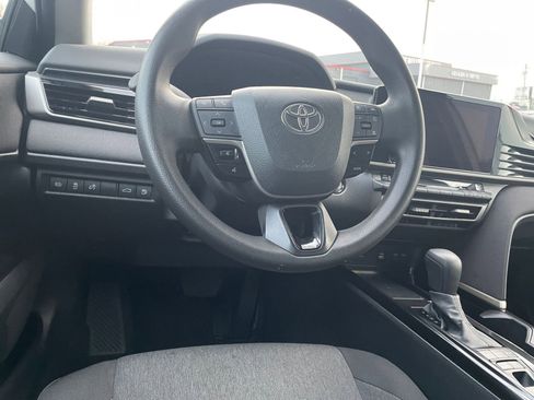 Used 2025 Toyota Camry LE image 33