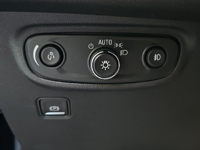 Used 2024 GMC Terrain SLT AWD/4WD image 32