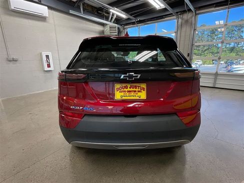 Used 2022 Chevrolet Bolt EUV Premier w/ Sun & Sound Package FWD image 4