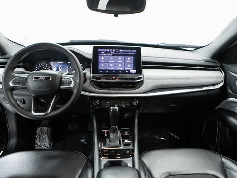 Used 2023 Jeep Compass Latitude image 13