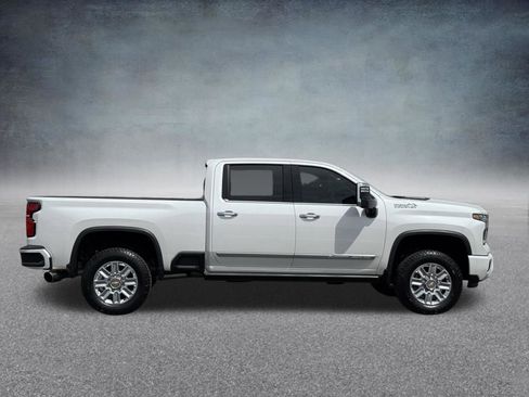 Used 2024 Chevrolet Silverado 3500 High Country w/ High Country Premium Package image 3
