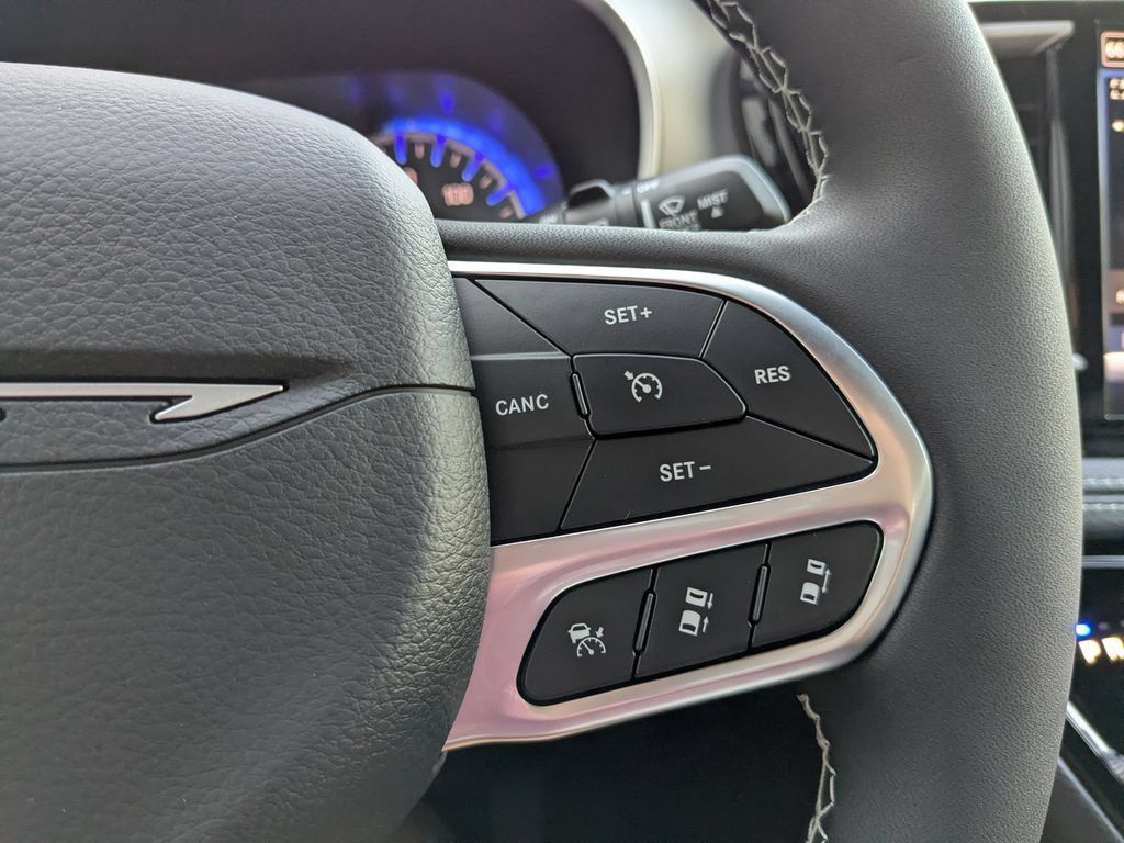 New 2027 Chrysler Pacifica Select AWD/4WD image 26